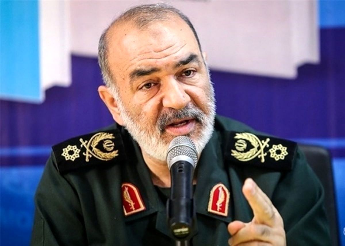 سلامی: دشمن فرمول حل مسائل را به ما نمی‌آموزد
