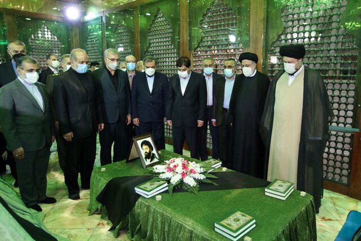 نمی توانیم به جامعه ای برسیم که همه مثل هم فکر کنند