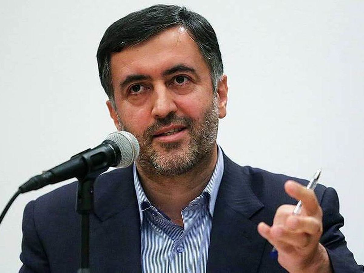 عبدالله گنجی: توسعه سیاسی و دموکراسی در کجای شعار «استقلال، آزادی، جمهوری اسلامی» می‌گنجد؟