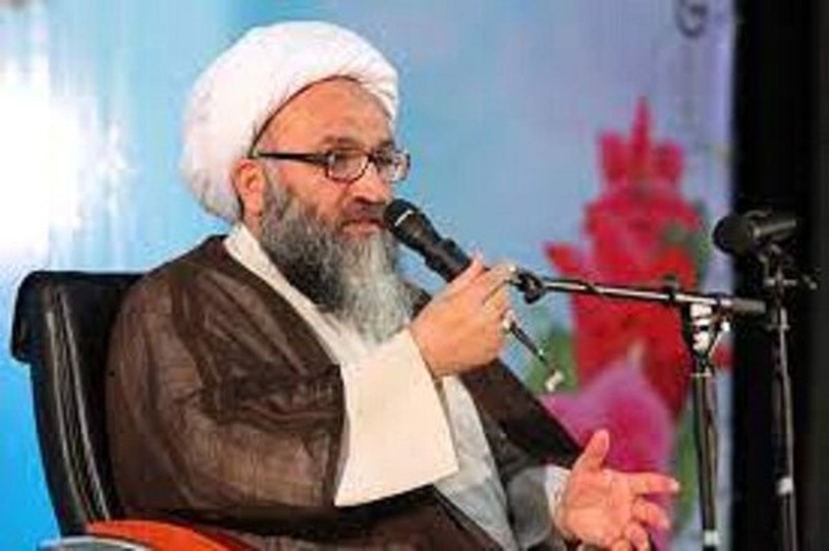 عضو خبرگان رهبری: مطالبات اغتشاشگران از روی شکم‌ سیری است