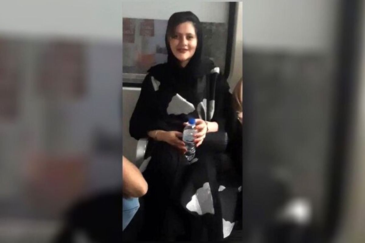 پدر مهسا امینی و وکلای او در جلسه پزشکی قانونی