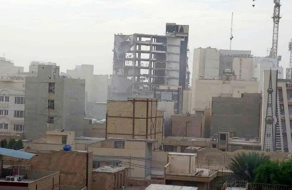 بخش عظیمی از باقیمانده سازه متروپل آبادان فروریخت