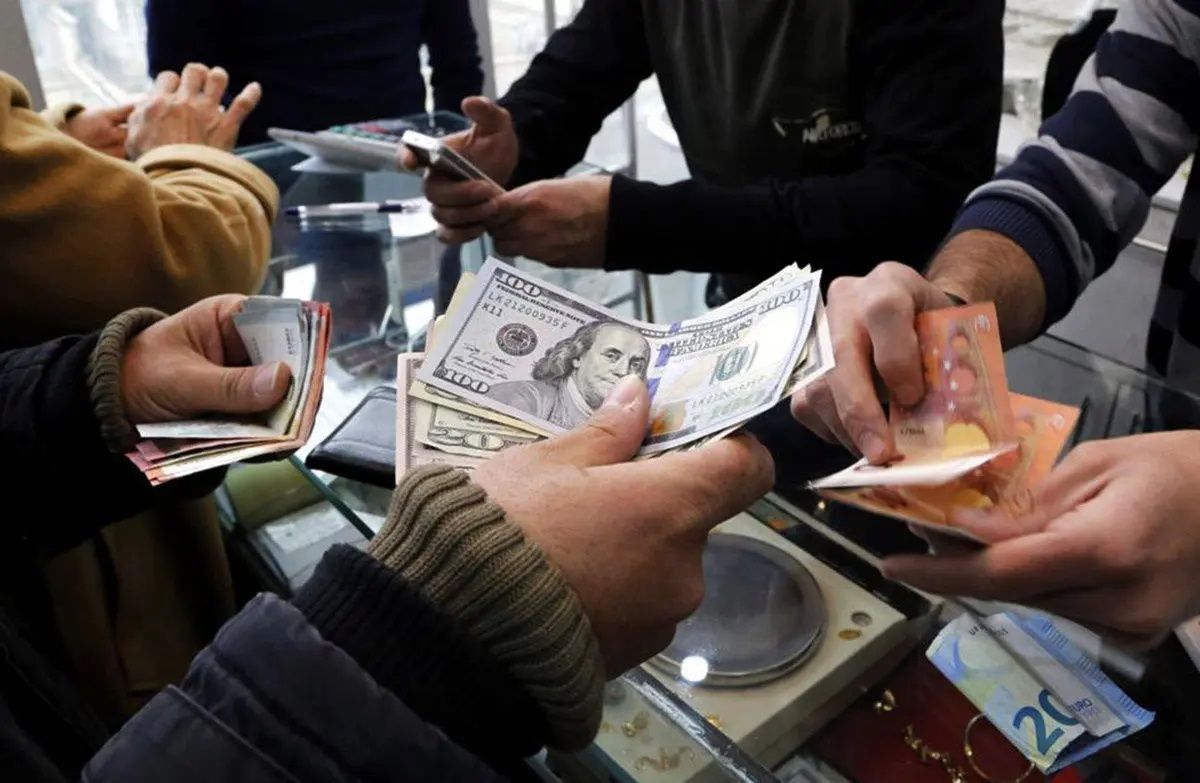 کیهان: قیمت دلار را چند کانال تلگرامی از خارج کشور تعیین می‌کنند