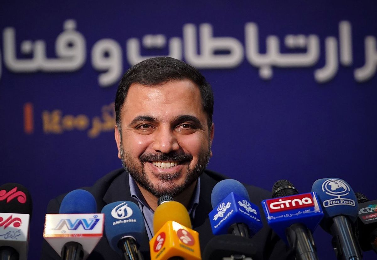 آقای زارع‌پور! اینترنت که هیچ! دست کم وضعیت اسف‌بار آنتن‌دهی موبایل‌ها را به حالت قبل برگردانید