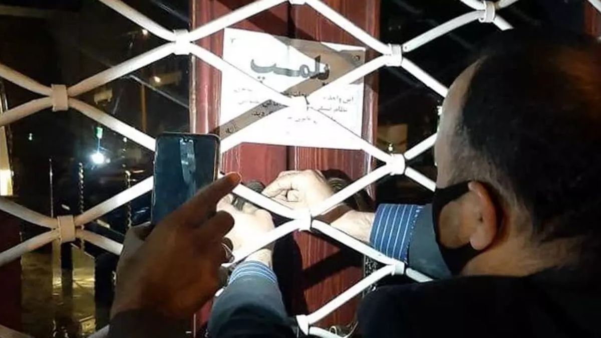 دادستان کاشمر: یک کافه که از مشتریانش خواسته بود با رقص وارد شوند، پلمب شد