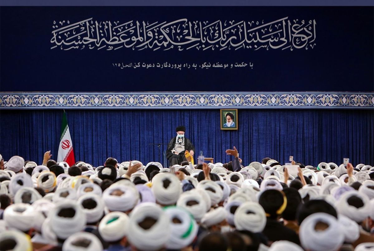 مقام معظم رهبری: اگر در حوزه از اهمیت تبلیغ غفلت شود دچار استحاله فرهنگی می‌شویم