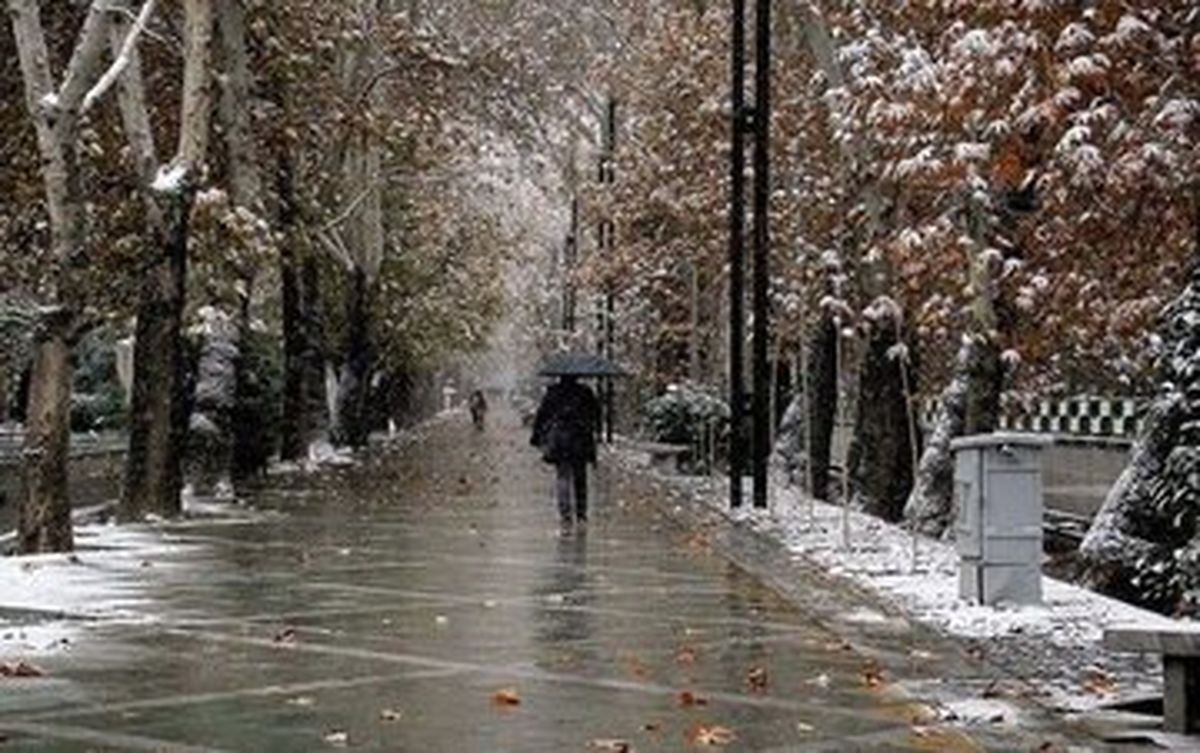 احتمال بارش اولین برف پاییزی در کشور/ تهران بارانی می‌شود