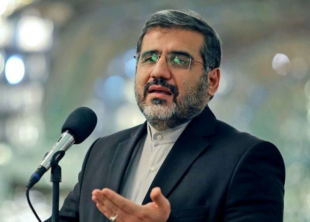 وزیر ارشاد: باعث افتخارم است که مدیر سازمان سینمایی‌ من تهیه‌کننده «قلاده‌های طلا» است