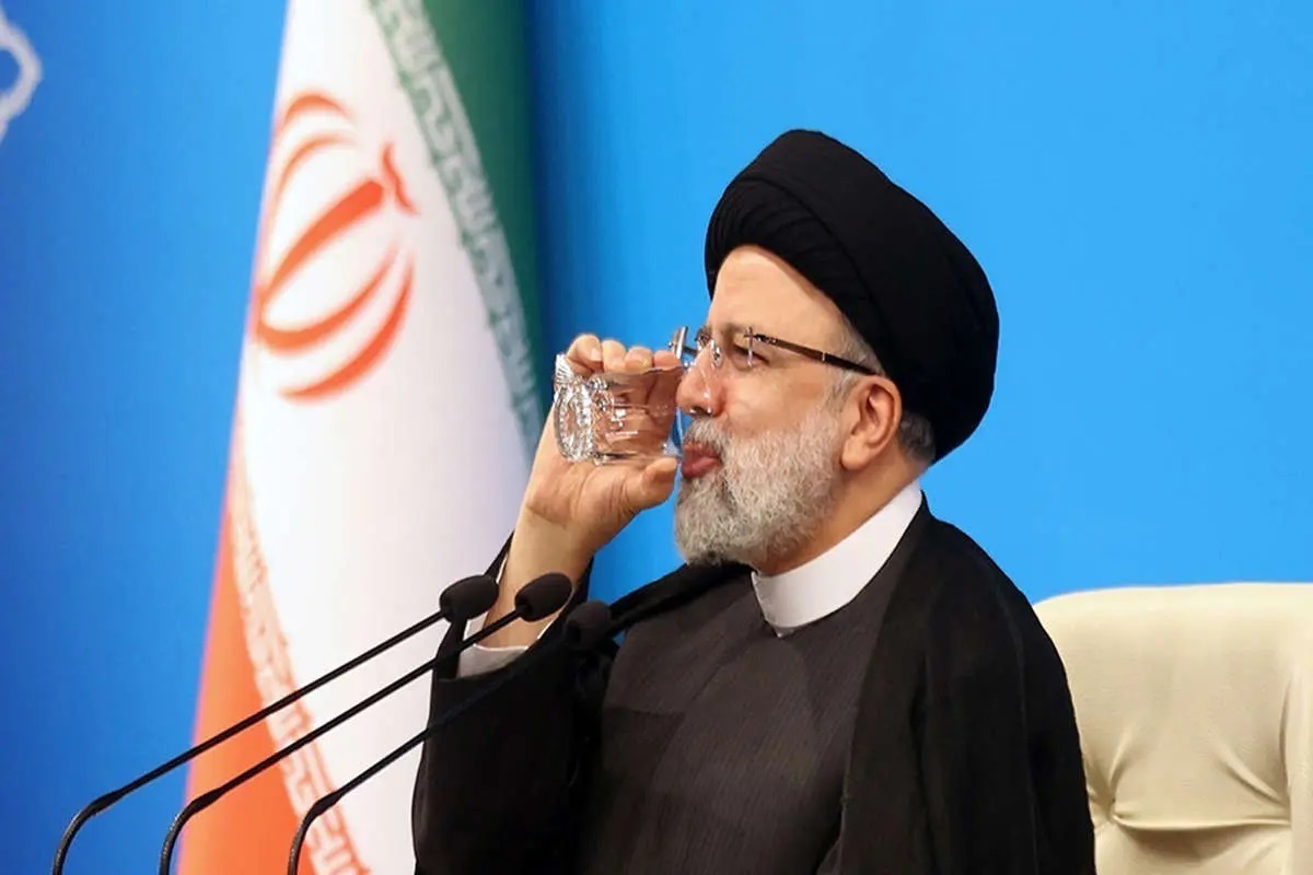 روزنامه اطلاعات: آقای دولت سیزدهم! اقتصاد را به گروگان سیاست تبدیل کردید
