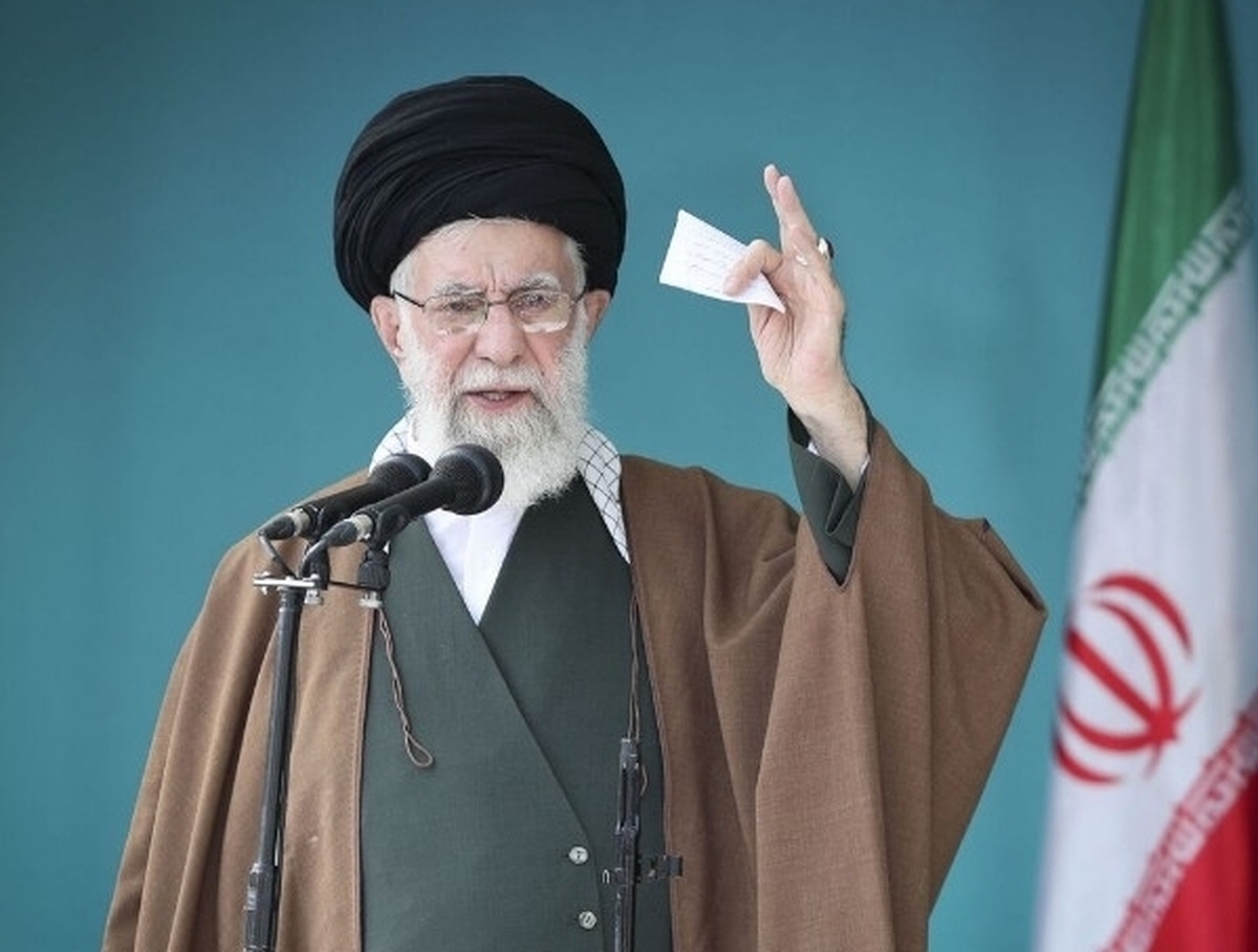 مقام معظم رهبری: کنسولگری و دستگاه‌های سفارت در هر کشوری به منزله خاک آن کشور است / رژیم خبیث اشتباه کرد و تنبیه خواهد شد