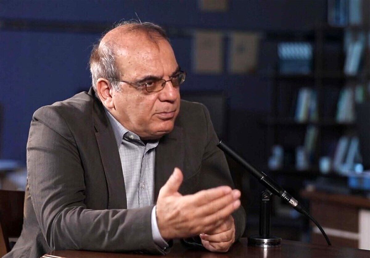 عباس عبدی: راه نجات کشور، حمایت کامل نظام از پزشکیان و حذف موانع مزاحم است