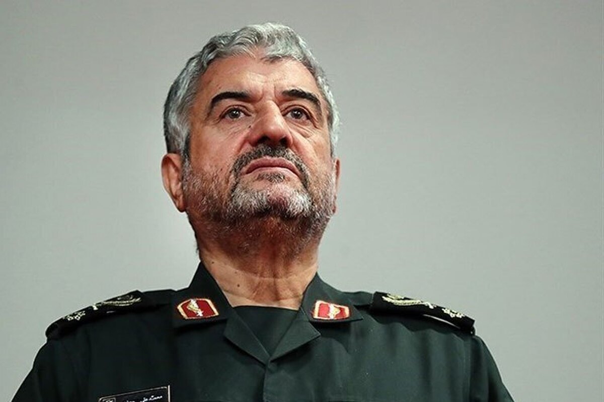 از حاج قاسم خواستم که از بشار بخواهد تا مردم مسلح شوند؛ ایشان گفت من تا حالا چند بار گفته‌ام و نپذیرفته
