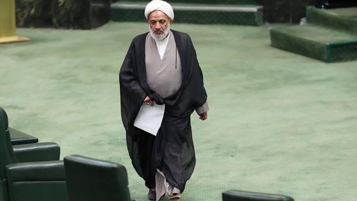 آقاتهرانی: افراد دو تابعیتی ناکارآمد روی کار آمده‌اند