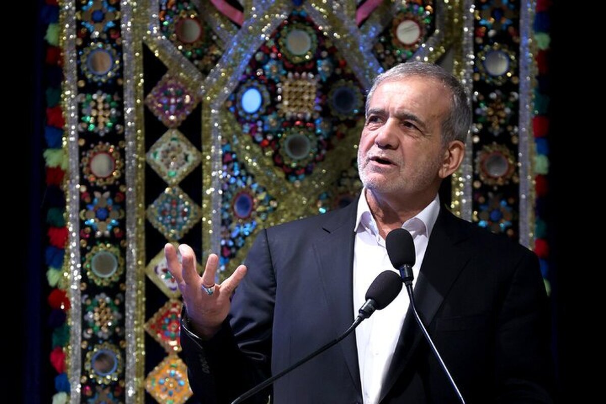 روزنامه اصولگرا: اطرافیان رئیس‌جمهور می‌خواهند از او اپوزیسیون بسازند