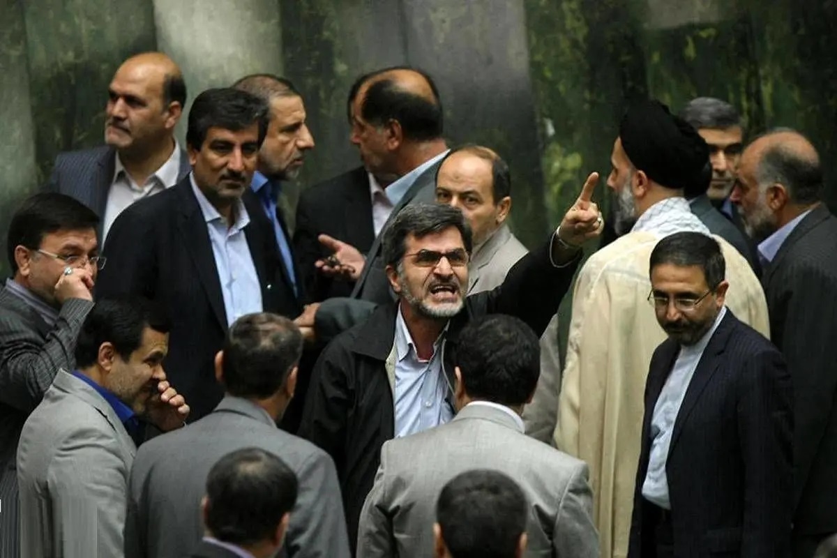حمله کوچک‌زاده، نماینده رادیکال: سخنگوی دولت می‌خواهد خود را «آدم» نشان دهد