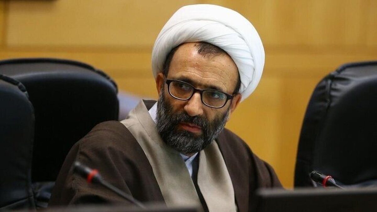 کنایه یک نماینده به دولت درباره رفع فیلتر واتس‌آپ و گوگل پلی: حالا که خیالتان راحت شد؛ مشکل قطعی برق و پرواز کهکشانی دلار را حل کنید