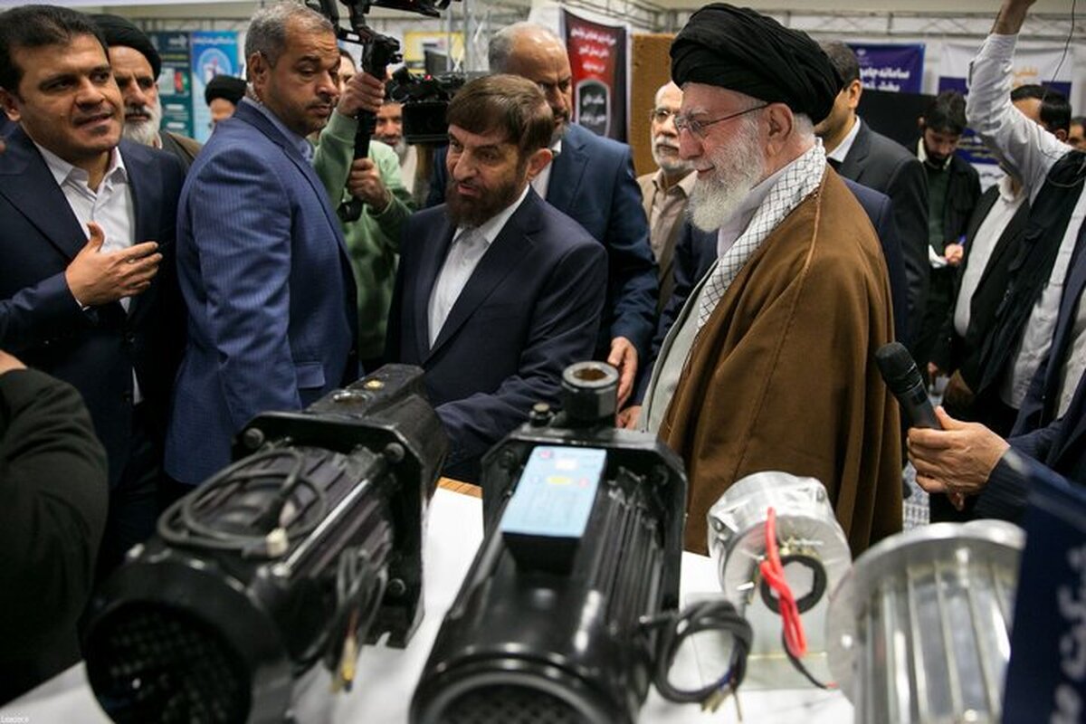 اولین تصاویر از بازدید امروز مقام معظم رهبری از یک نمایشگاه