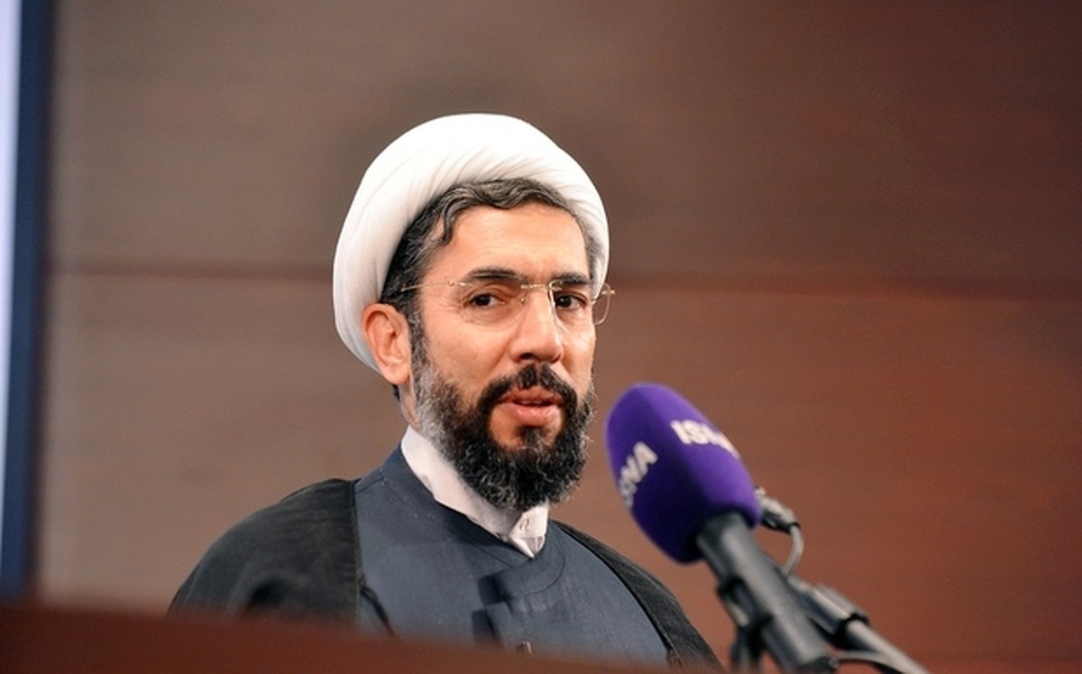 تبدیل کردن مساله اجتماعی به یک موضوع سیاسی، کاملا غیر منطقی است