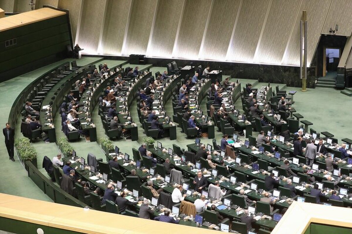 جلسه  غیرعلنی مجلس با پزشکیان درباره نوسانات بازار ارز