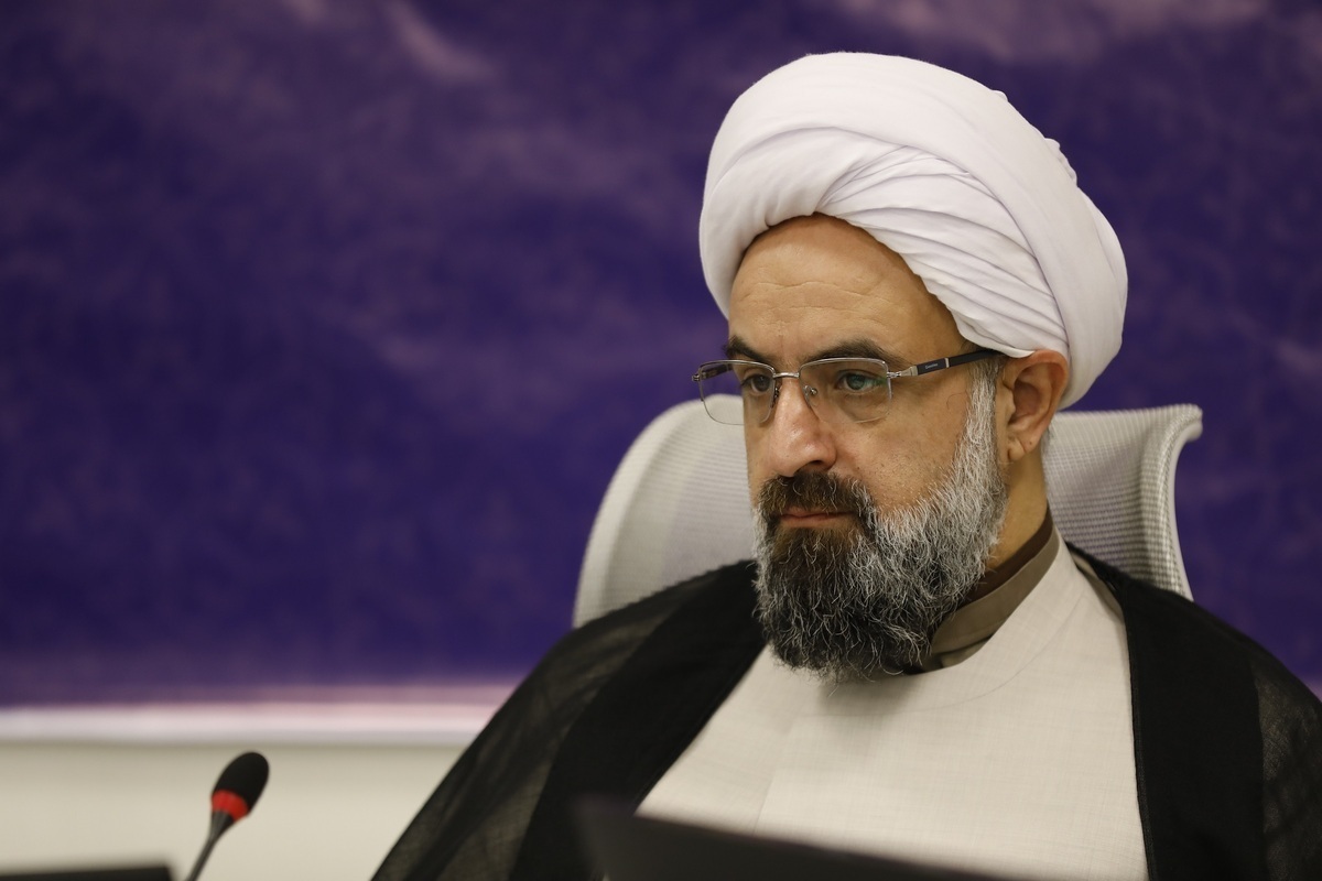 تنها پولی که برای همایش زیبای کاشت ناخن خرج کردیم، هزینه آبمیوه و کیک بود