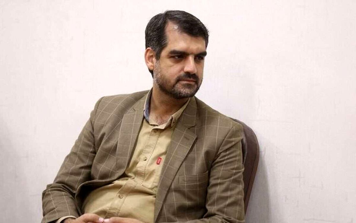 نماینده پایداری: آقای ظریف! تو غلط کردی، تو کی هستی؟