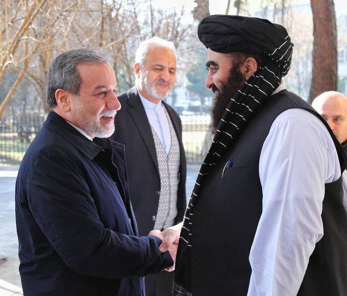 چه دلیلی دارد وزیر خارجه به کشوری سفر کند که یک گروه خشن حکومت آن را برعهده دارند؟