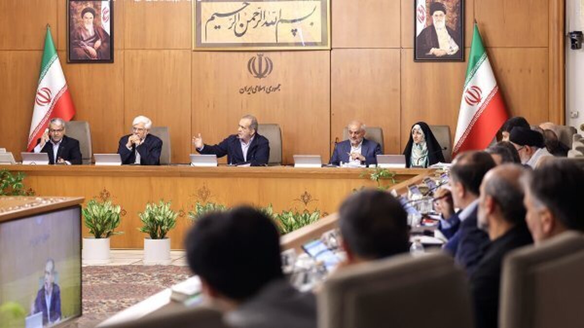 انتقاد روزنامه اصلاح‌طلب از تیم اقتصادی دولت پزشکیان