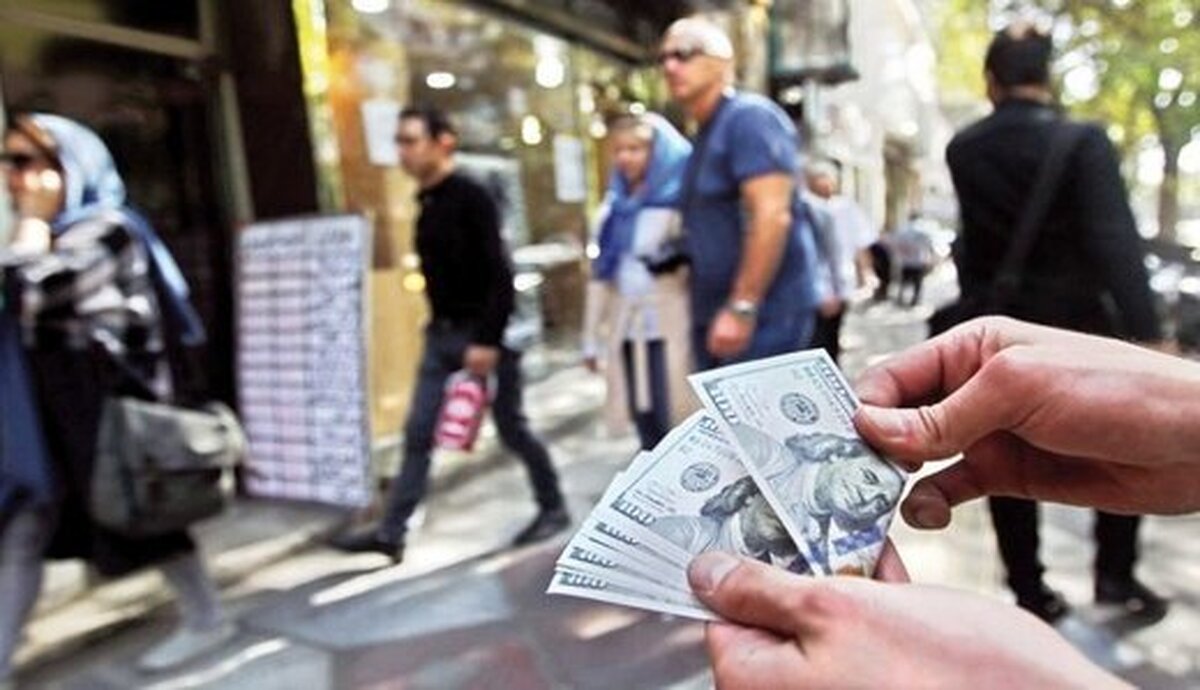 قیمت دلار در خرداد و تیر چه تغییری می‌کند؟