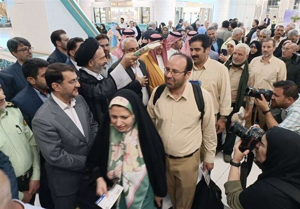نخستین گروه زائران ایرانی به حج تمتع اعزام شدند