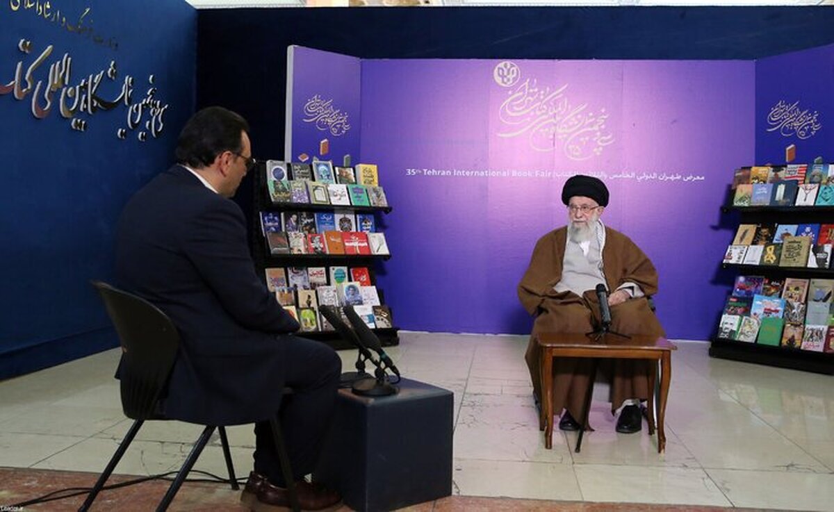 مقام معظم رهبری:نباید فضای مجازی جای کتابخوانی را بگیرد