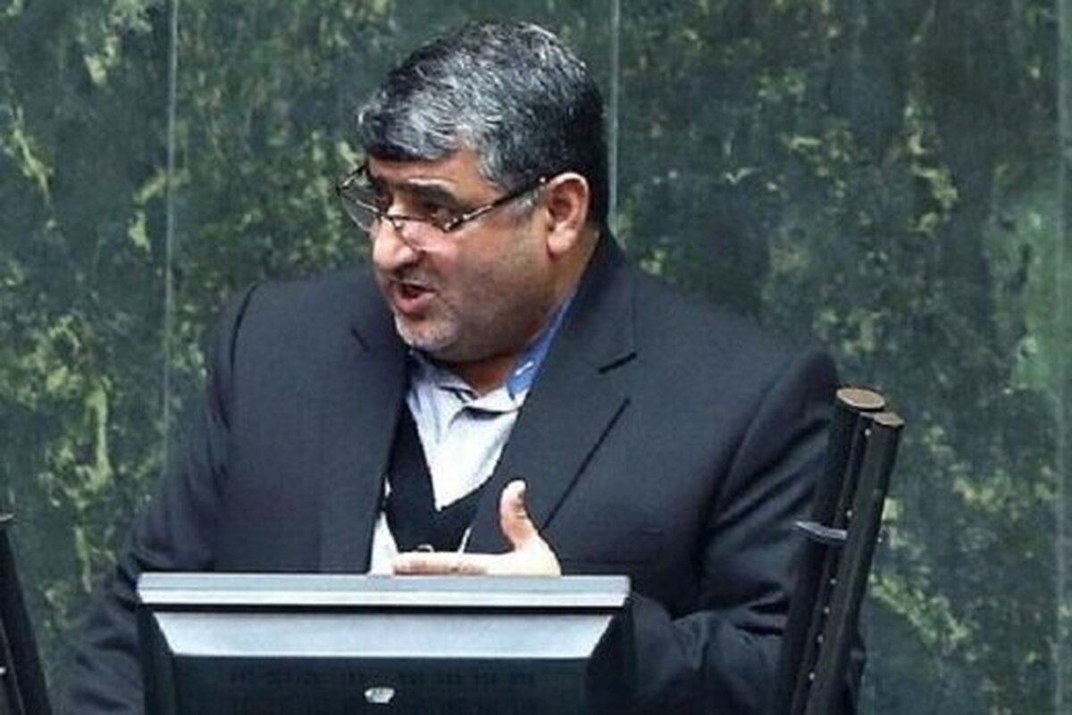 دزدان سر گردنه در مصادر قدرت قرار گرفته‌اند و مافیای خودرو، دارو و دلار را به جان مردم انداخته‌اند/ گلایه‌های نماینده مجلس از رئیسی