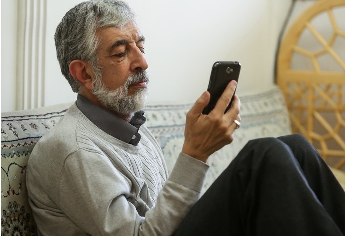 در محله خیلی بدی زندگی می‌کردم / بچه‌های کلاس من را بغل کرده و روی طاقچه می‌گذاشتند