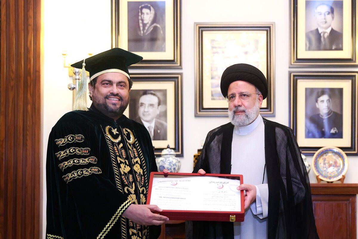 رئیسی در پاکستان دکترا  گرفت +عکس