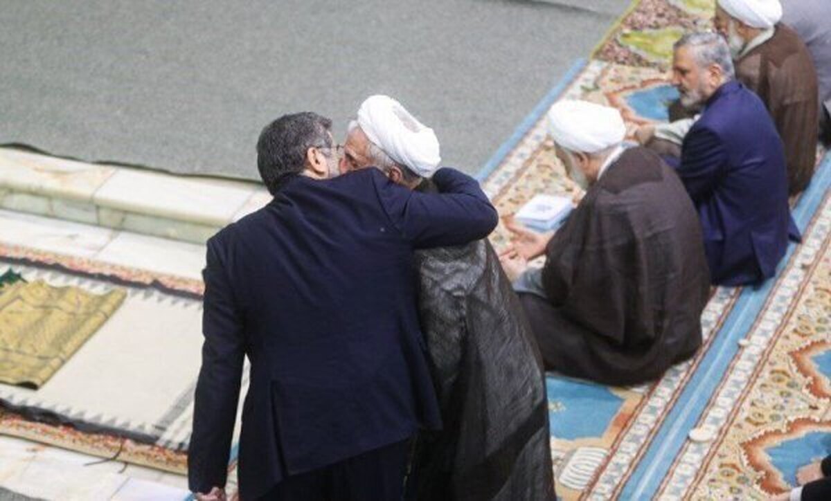 عکسی از کاظم صدیقی در آغوش وزیر ارشاد رئیسی