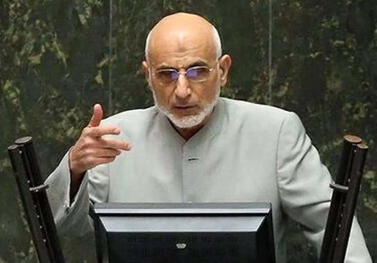 میرسلیم: وزیر اقتصاد و رئیس کل بانک مرکزی امضایشان را از روی اسکناس‌ها بردارند؛ چون با کاغذ پاره فرقی ندارد