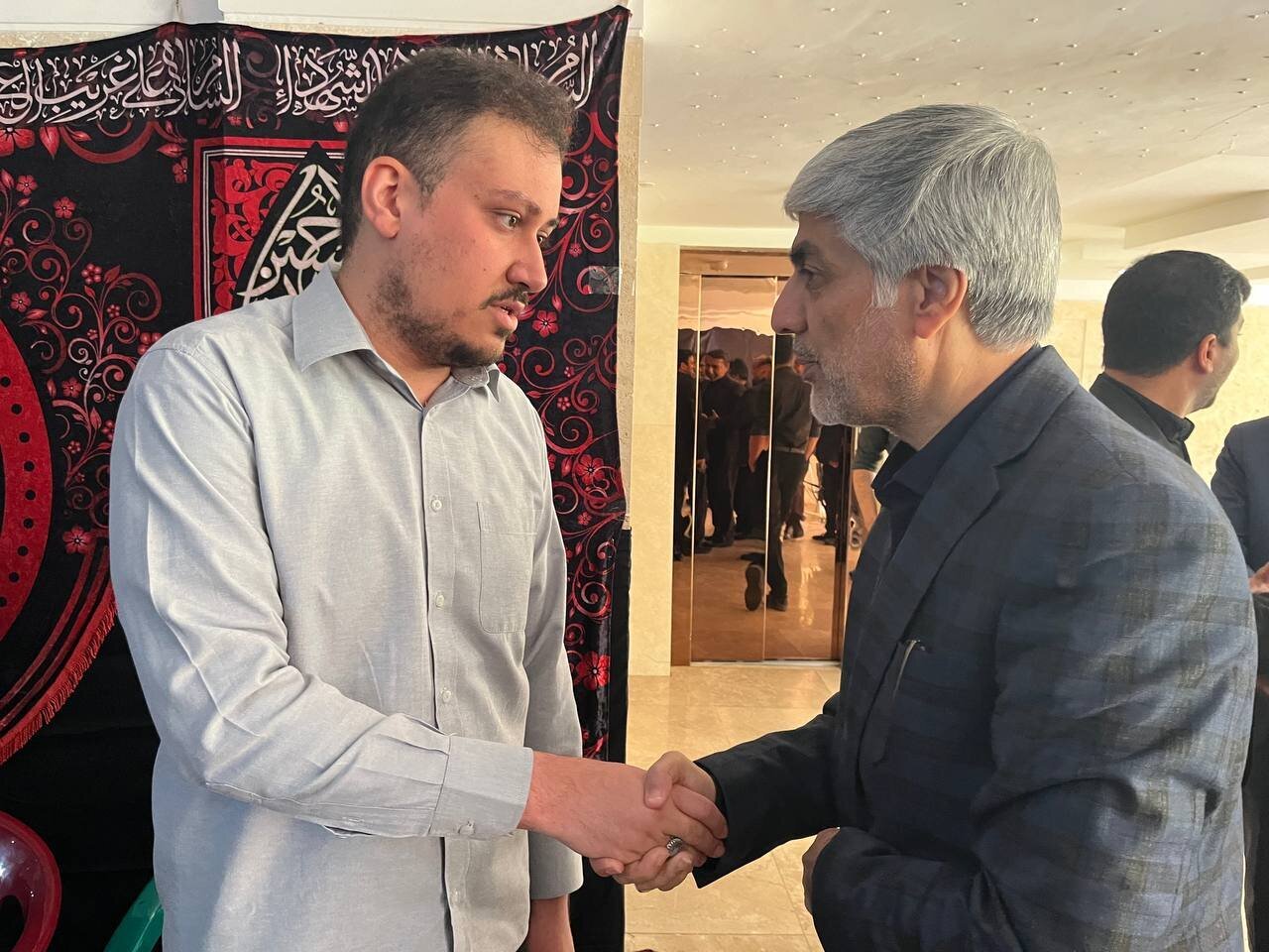 عکس؛ حضور وزیر ورزش در منزل شهید امیرعبداللهیان