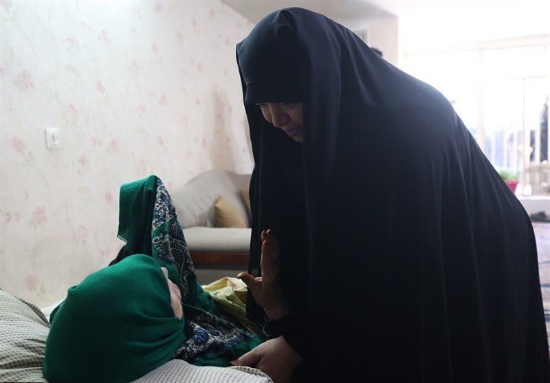 تصاویری از چهره ماتم‌زده مادر ابراهیم رئیسی