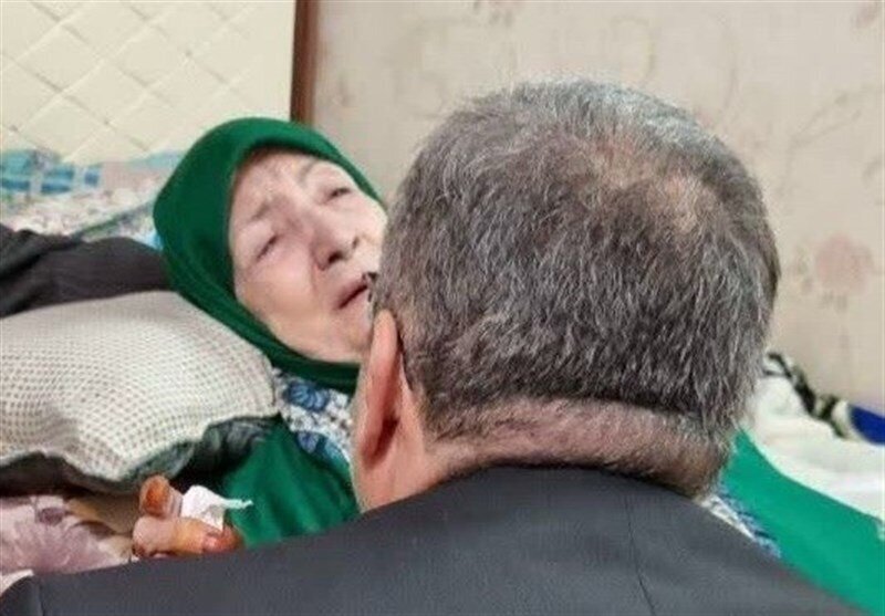 تصاویری از چهره ماتم‌زده مادر ابراهیم رئیسی