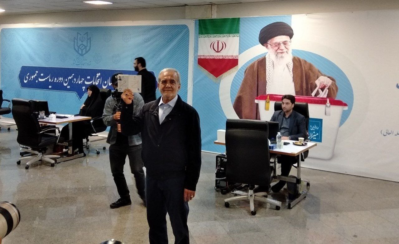 تصاویری از شناسنامه حقانیان، پزشکیان و رسولی نژاد در زمان ثبت‌نام انتخابات ریاست‌جمهوری
