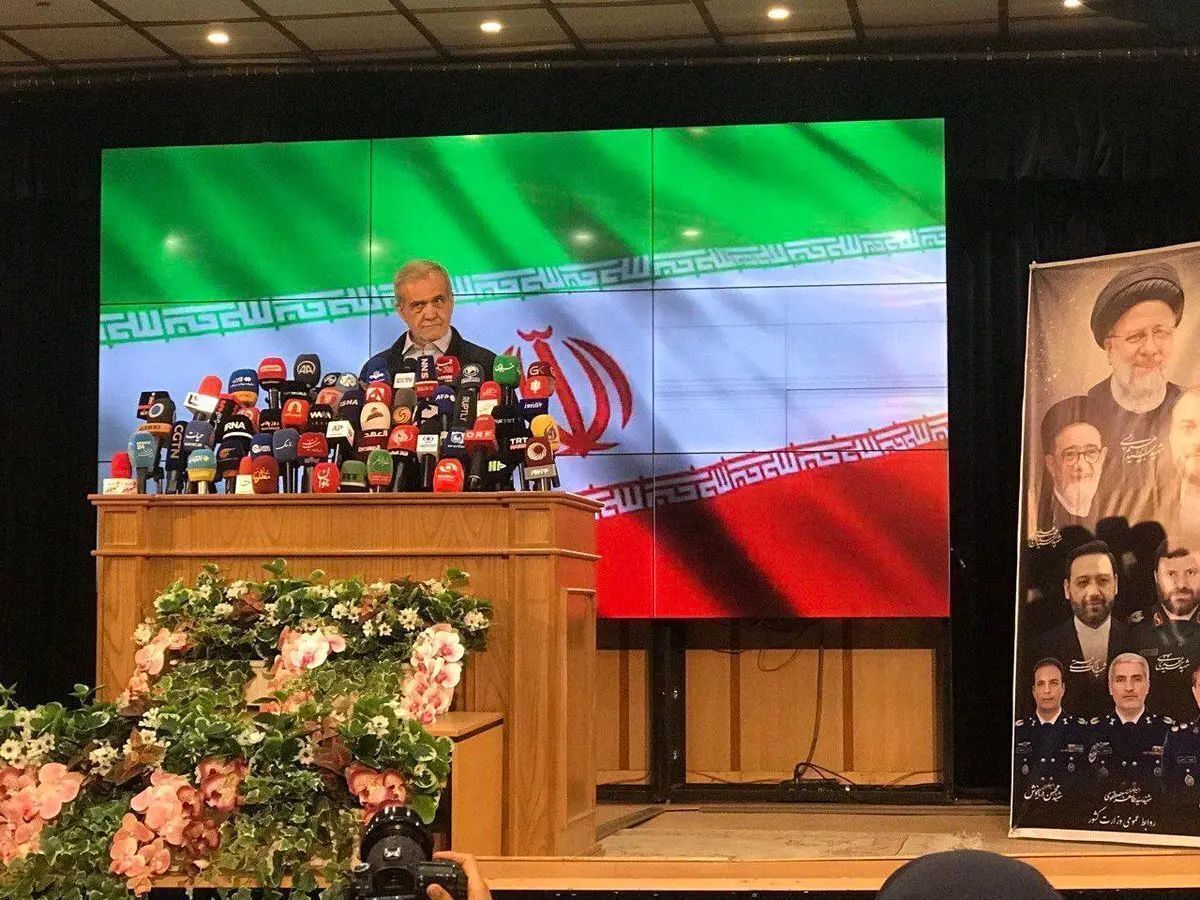 پزشکیان: فعلا که آمده‌ام/ برایم مهم نیست تایید صلاحیت شوم یا خیر/ می‌توانستیم جایگاه برتر را در منطقه داشته باشیم