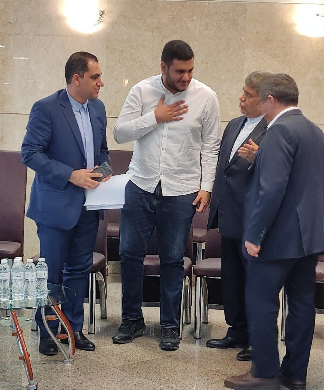 عکس؛ حضور پسر اسحاق جهانگیری به همراه پدرش در وزارت کشور