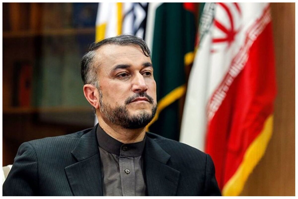 تصویری جدید از خانواده شهید امیرعبداللهیان در یک مراسم/ پوشش خاص مهمانان!