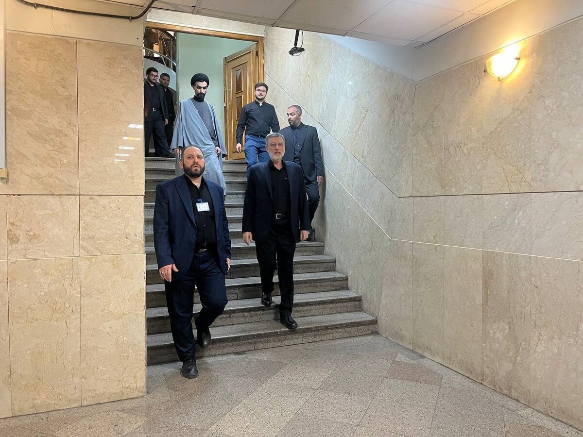 قاضی زاده هاشمی: کاندیدای مردم هستم/ پاسخ مبهم به سوالی درباره حل مشکل بورس/ سکوت درباره قیمت دلار