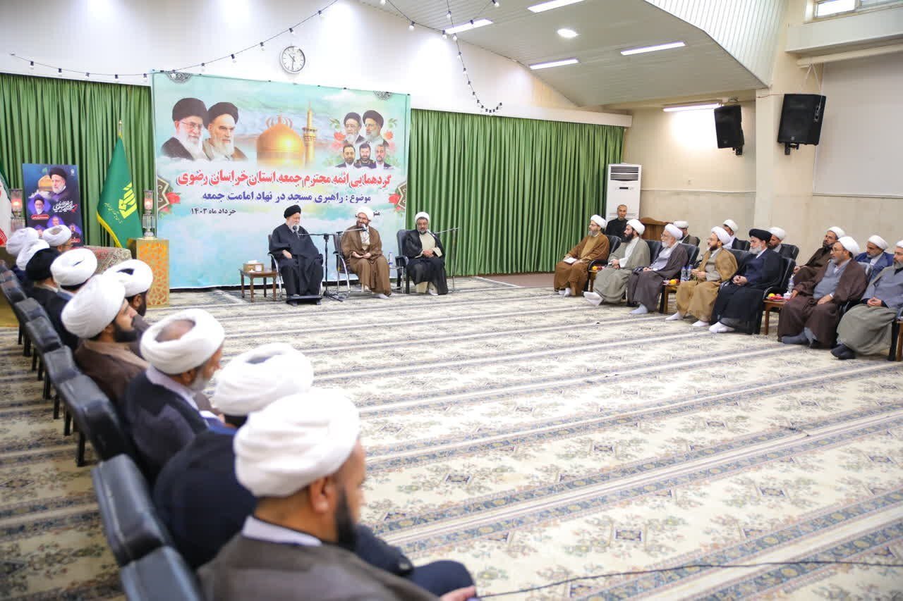 عکس؛ علم‌الهدی، پدر همسر رئیس‌جمهور ففید در جلسه با ائمه جمعه