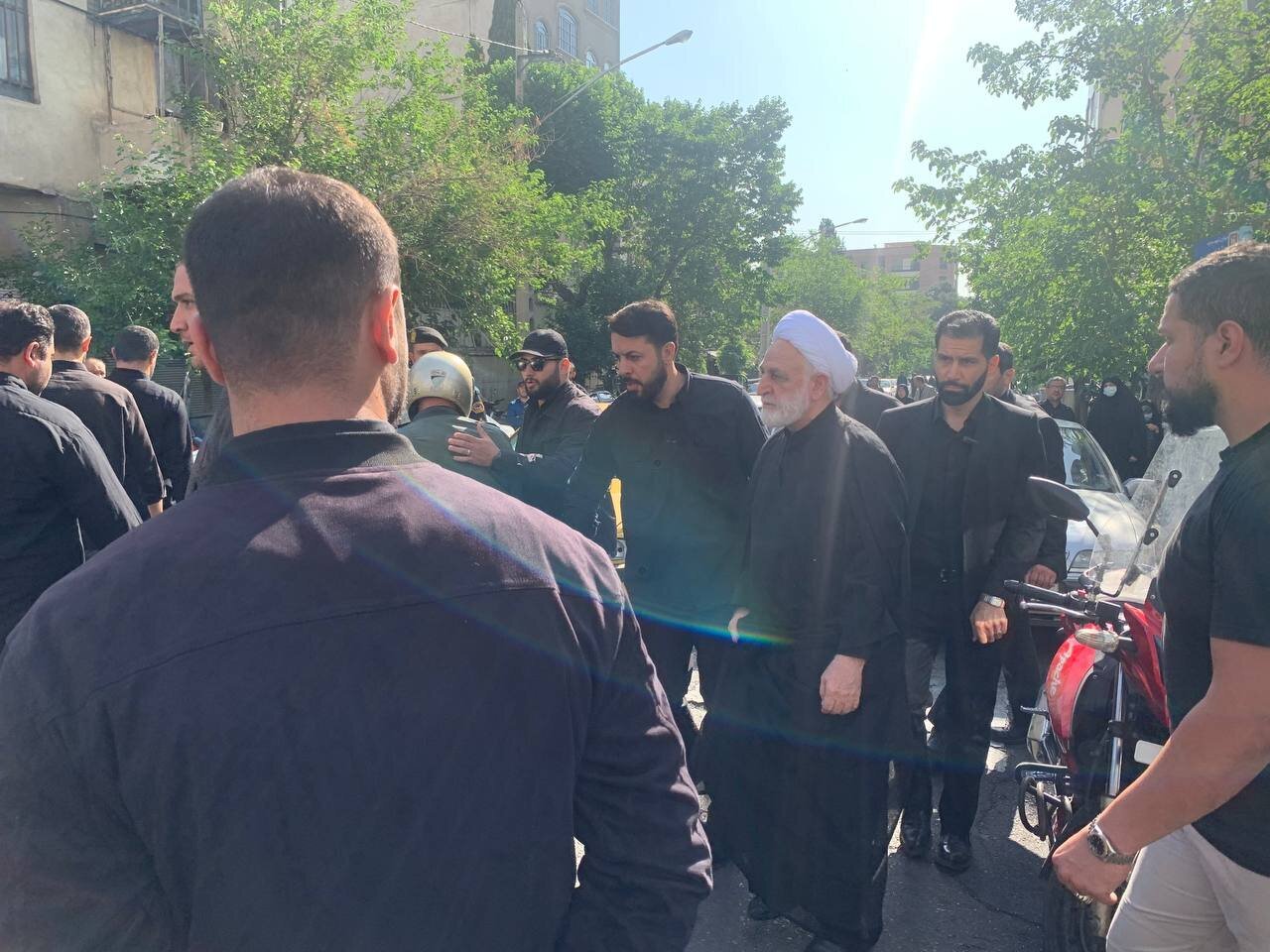 تصاویری از مقامات بلندپایه نظامی سیاسی در خیابا‌ن‌های تهران جهت تشییع پیکر ابرایهم رئیسی و همراهان