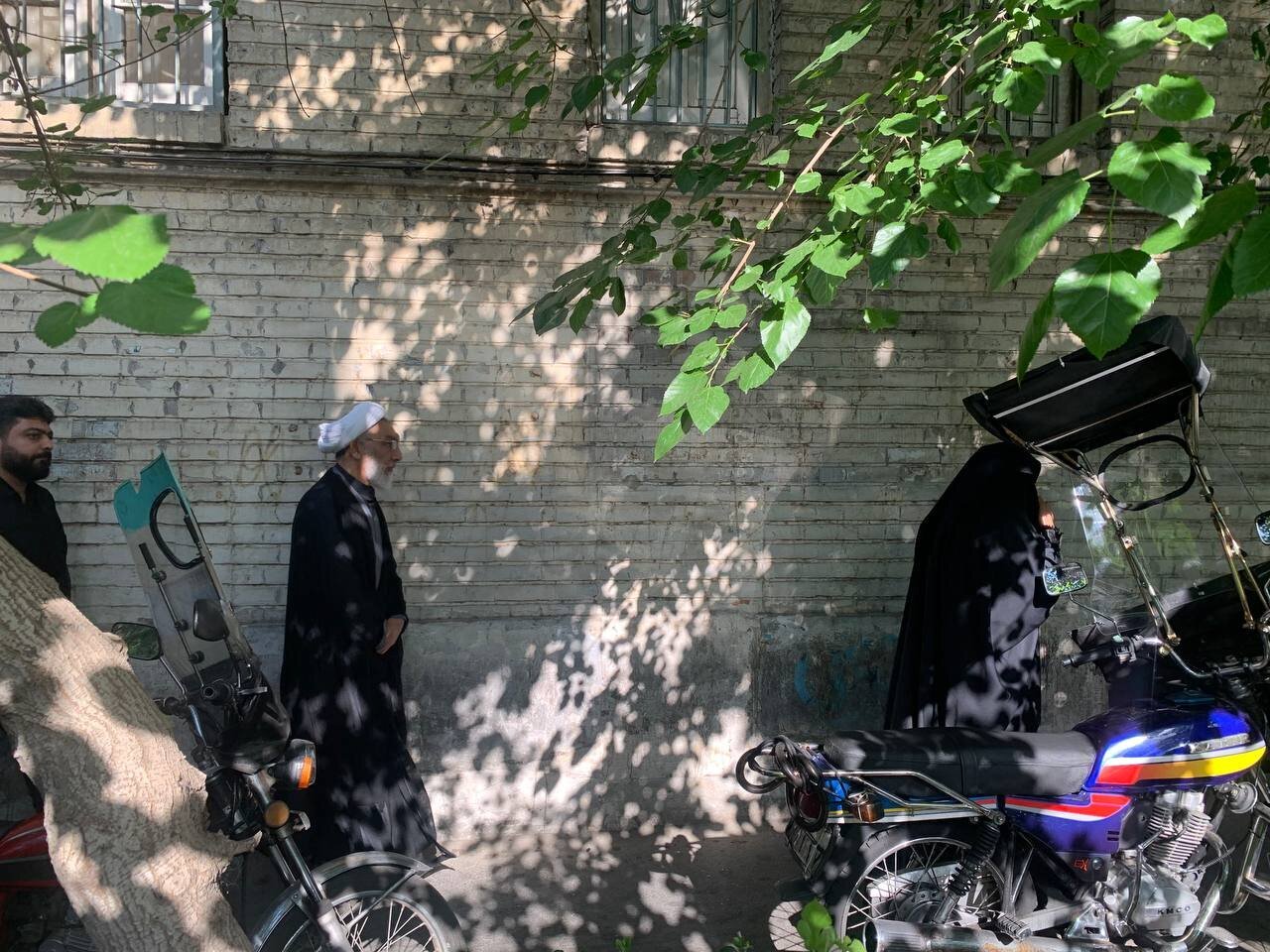 تصاویری از مقامات بلندپایه نظامی سیاسی در خیابا‌ن‌های تهران جهت تشییع پیکر ابرایهم رئیسی و همراهان