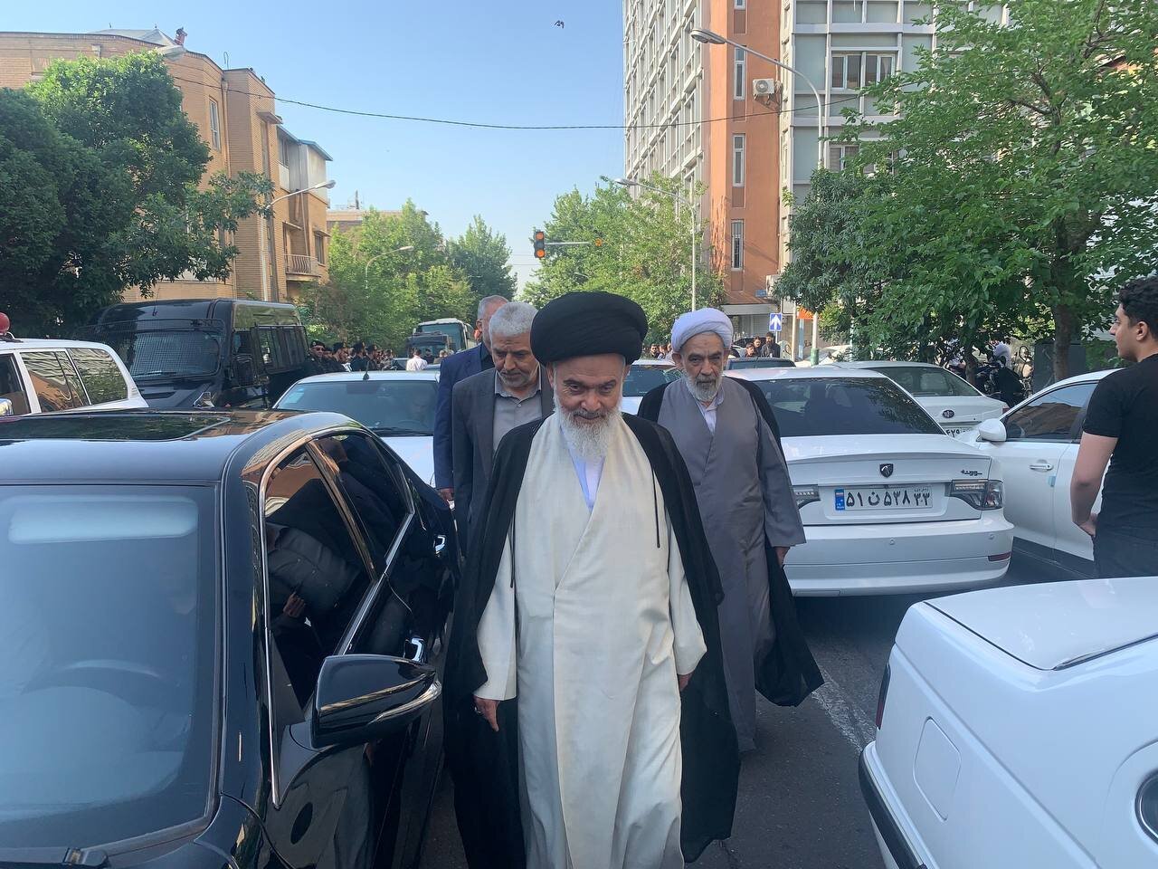 تصاویری از مقامات بلندپایه نظامی سیاسی در خیابا‌ن‌های تهران جهت تشییع پیکر ابرایهم رئیسی و همراهان