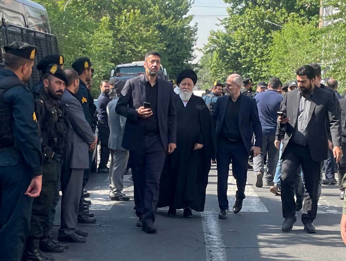 تصاویری از مقامات نظامی و سیاسی در خیابا‌ن‌های تهران جهت تشییع پیکر ابراهیم رئیسی و همراهان