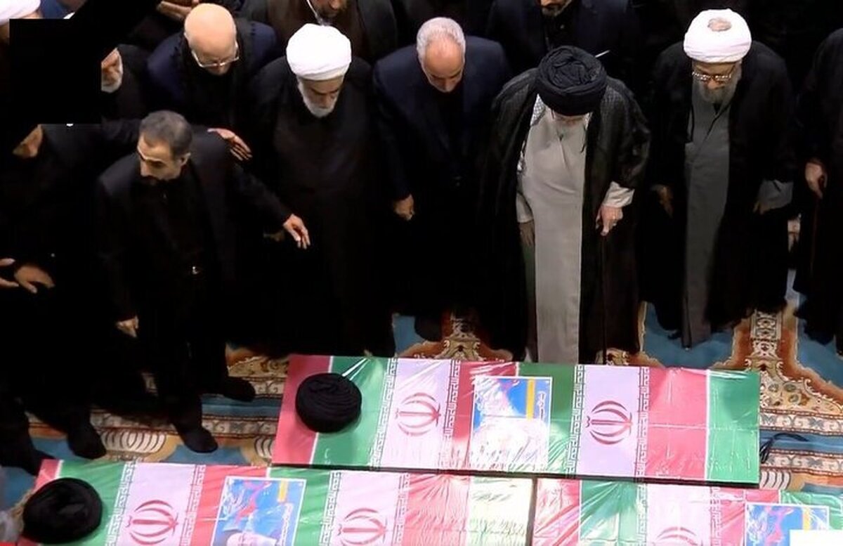عکس؛  عمامه رئیسی و امام جمعه تبریز بر روی تابوت‌هایشان