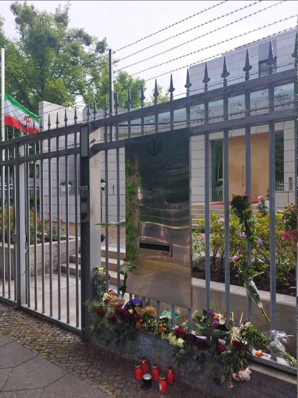 عکس؛ گشایش دفتر یادبود شهادت رئیسی و همراهان در سفارت ایران در آلمان